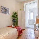 Rent a room of 40 m² in Porto