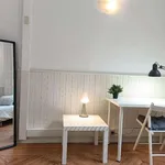 Rent a room of 220 m² in madrid