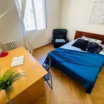 Rent a room of 135 m² in Madrid