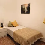 Rent a room of 90 m² in valencia