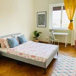 Rent a room of 200 m² in milan