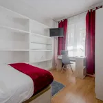 Rent a room of 200 m² in madrid