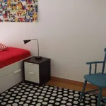 Rent a room of 80 m² in lisbon