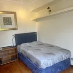 Rent a room of 180 m² in lisbon