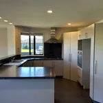 Rent 3 bedroom house in Papamoa Beach