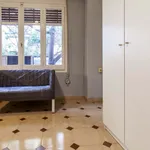 Rent a room of 175 m² in Valencia