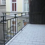 klassische Altbauwohnung 4 Zimmer mit Balkon - MITTEN IN DER STADT!