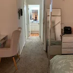 Rent 2 bedroom apartment in Costa Mesa