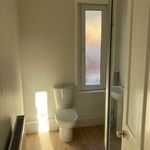 Rent 3 bedroom flat in East Midlands