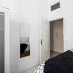 Rent 4 bedroom apartment in Barcelona