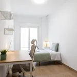 Rent 4 bedroom apartment in Valencia