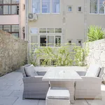 Rent 2 bedroom apartment of 1055 m² in Porto