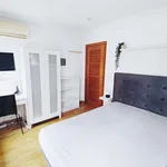 Rent a room of 200 m² in madrid