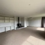 Rent 3 bedroom house in Wakefield