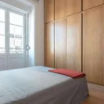 Rent a room of 200 m² in lisbon