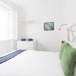 Rent a room of 100 m² in lisbon