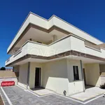 Rent 4 bedroom house of 97 m² in Roma