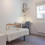 Rent 4 bedroom apartment in Madrid