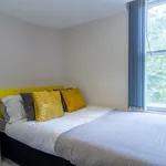 Rent 4 bedroom flat in Leicester