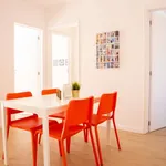 Rent 5 bedroom apartment of 100 m² in lisbon