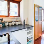 Rent a room of 100 m² in lisbon