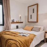 Rent 4 bedroom apartment of 66 m² in Barcelona