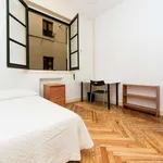 Rent a room of 220 m² in madrid