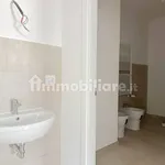 Affitto 4 camera appartamento di 110 m² in Bologna