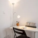 Rent a room of 150 m² in lisbon