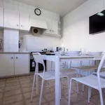 Rent a room of 175 m² in Valencia