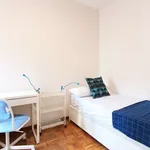 Rent a room of 195 m² in madrid