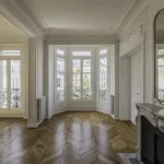 Rent 6 bedroom apartment of 175 m² in Paris