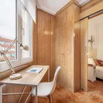 Rent a room of 140 m² in Madrid