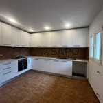 Rent 6 bedroom house of 372 m² in Leiria