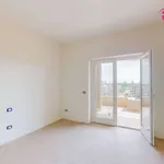 Rent 3 bedroom apartment of 90 m² in Roma