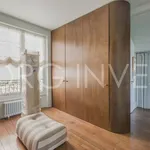 Rent 7 bedroom apartment of 271 m² in Paris