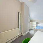 Rent 6 bedroom house in Yorkshire And The Humber