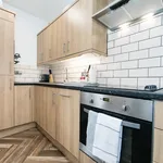 Rent 3 bedroom flat in Leeds