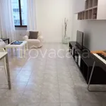 Affitto 4 camera appartamento di 140 m² in Piacenza