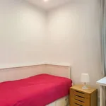 Rent a room of 450 m² in lisbon