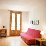 Rent 5 bedroom apartment of 120 m² in Barcelona