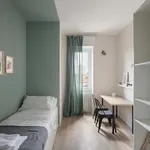 Rent 5 bedroom apartment of 65 m² in Hamburg