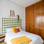 Rent a room of 202 m² in Madrid