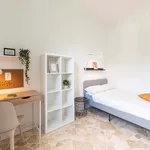 Rent a room of 70 m² in Milan