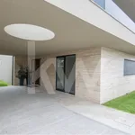 Rent 4 bedroom house of 284 m² in Matosinhos