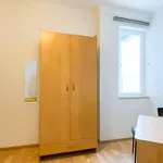 Rent a room in lisbon