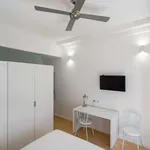 Rent a room of 210 m² in lisbon