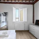 Rent 2 bedroom apartment of 80 m² in florence