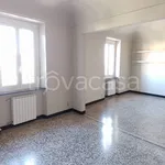 Affitto 4 camera appartamento di 141 m² in Genova