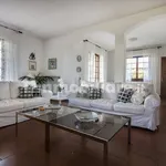 Rent 5 bedroom house of 300 m² in Caranna